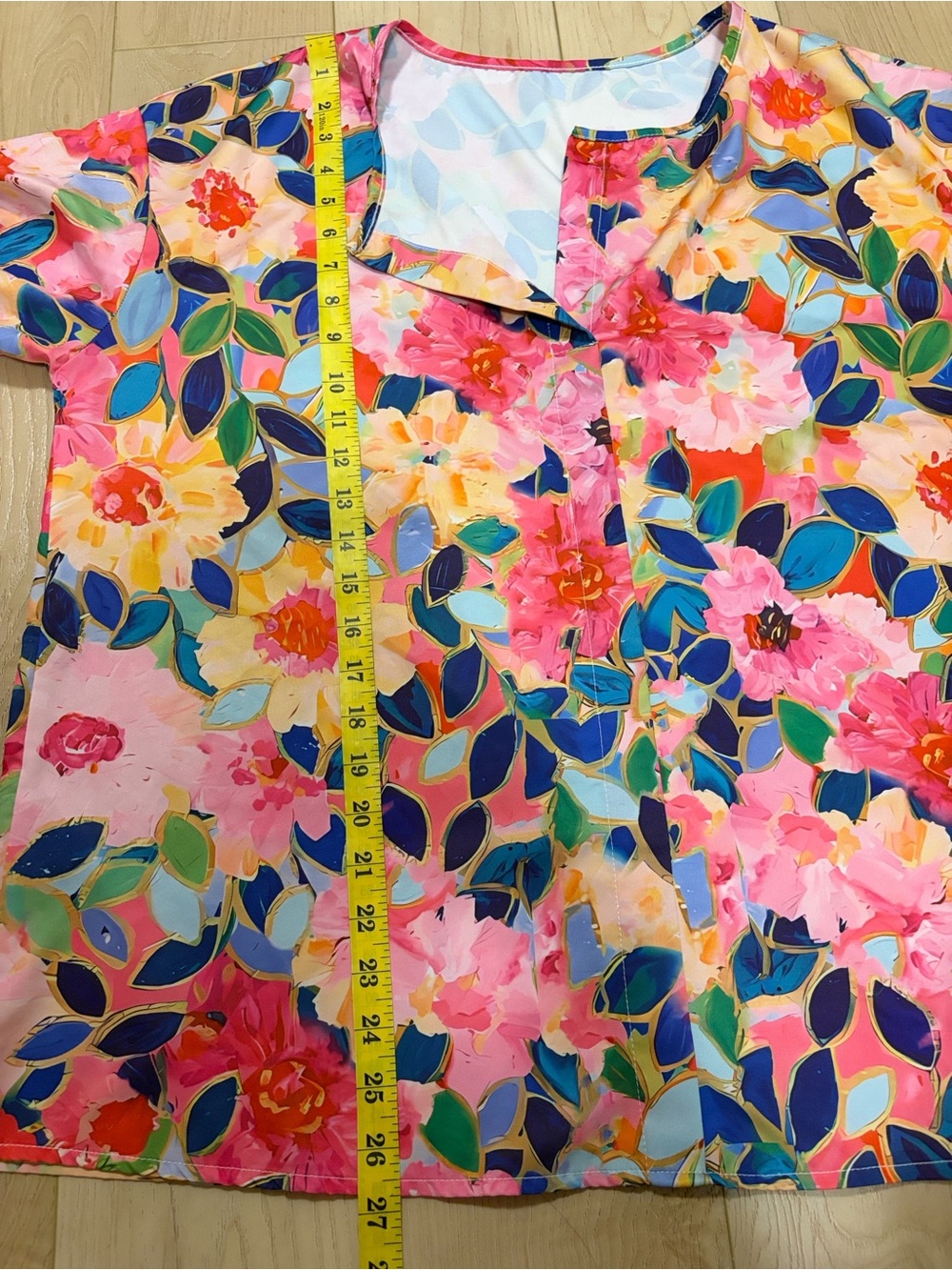 Lightweight Floral Print Notched Neck Blouse, see measurements - Picture 6 of 6
